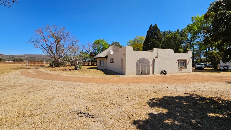 6 Bedroom Property for Sale in Mamogaleskraal North West